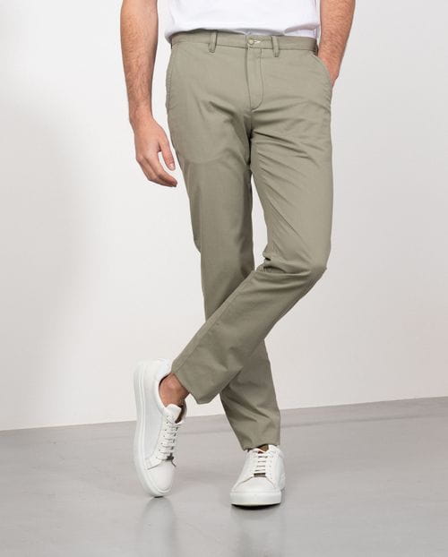Pantalón sport chino slim fit en sarga lisa de algodón elástico