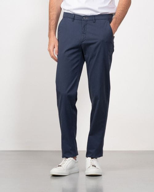 Pantalón sport chino slim fit en sarga lisa de algodón elástico