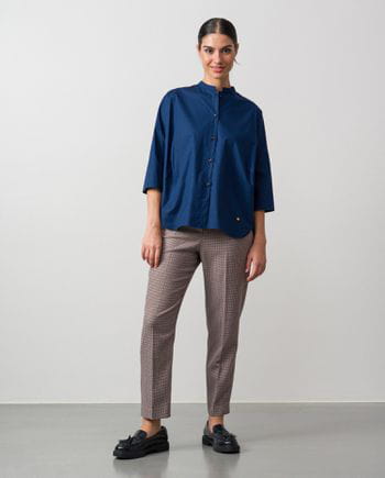 Mao collar shirt with slouchy silhouette made in cotton poplin fabric