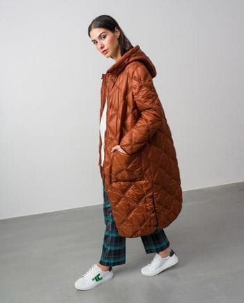 Long puffed hooded parka with side vents