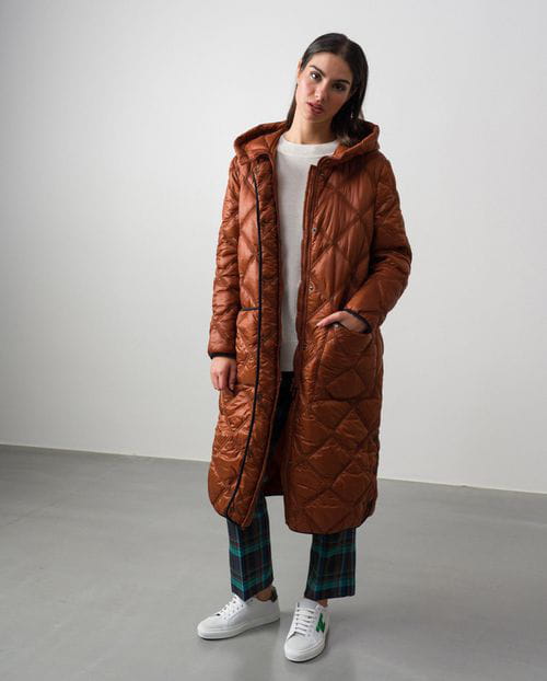 Long puffed hooded parka with side vents