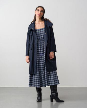 Hooded trenchcoat with pleated patch pocket made in water repellent cotton twill fabric