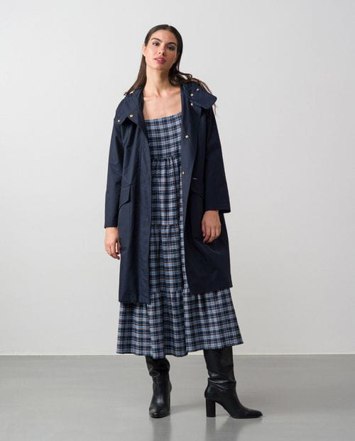 <p>Hooded trenchcoat with pleated patch pocket made in water repellent cotton twill fabric</p>