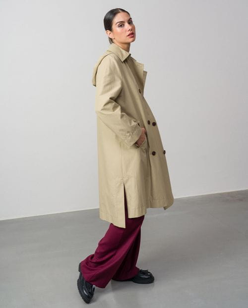 Gabardina cruzada con capucha repelente al agua