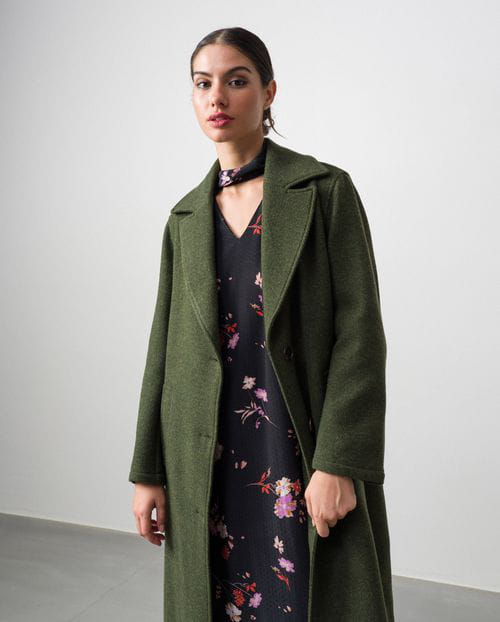Rustic wool coat with vents in both sides