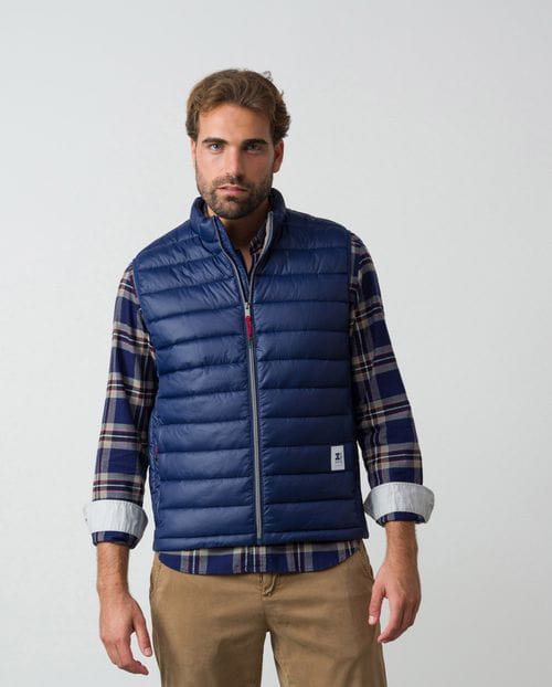 <p>'Piumino style' padded zippered vest</p>