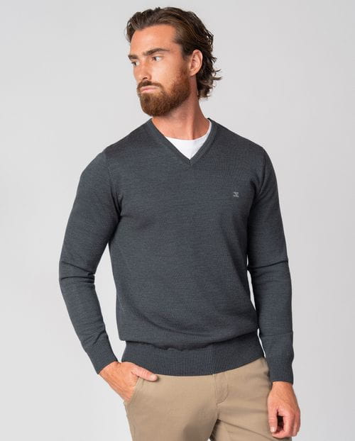 Knitted plain V-neck pullover