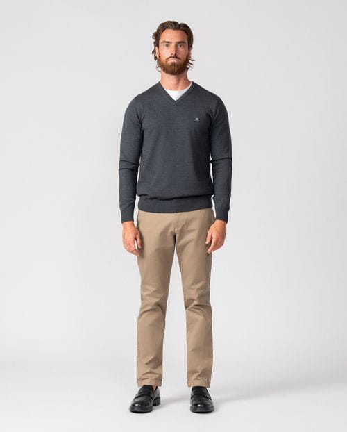 Knitted plain V-neck pullover