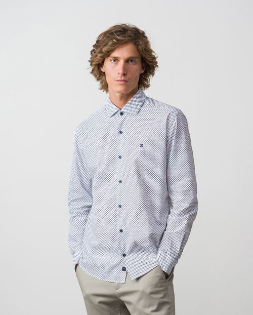 Camisa sport slim fit en algodón con estampado de florecitas