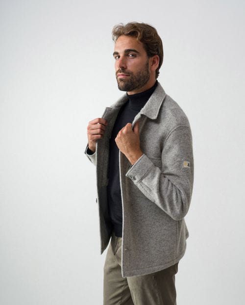 <p>Straigth shirt jacket with pockets of 'boiled wool style' knitted fabric</p>