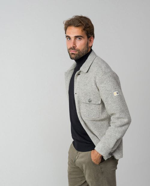 <p>Straigth shirt jacket with pockets of 'boiled wool style' knitted fabric</p>