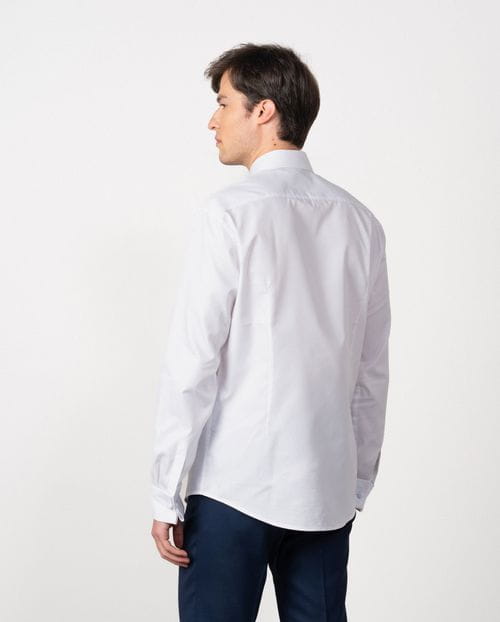 Camisa de vestir relaxed fit en microestructura de algodón mezcla