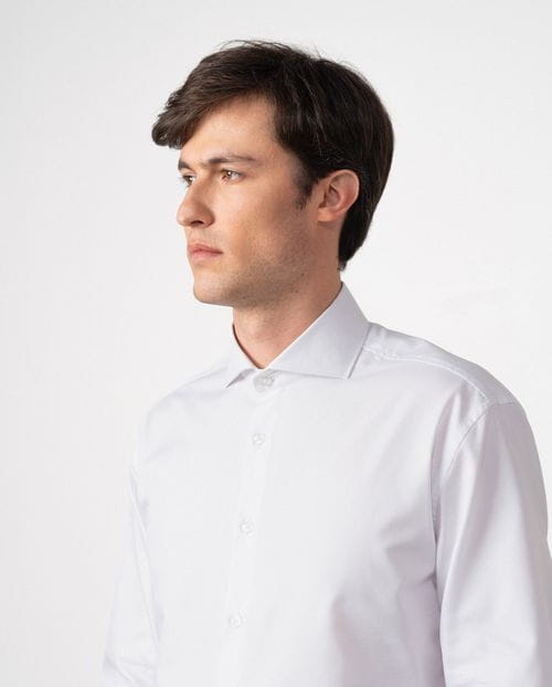 Camisa de vestir relaxed fit en microestructura de algodón mezcla