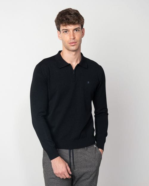 Long sleeve polo shirt with zipper made of plain knit