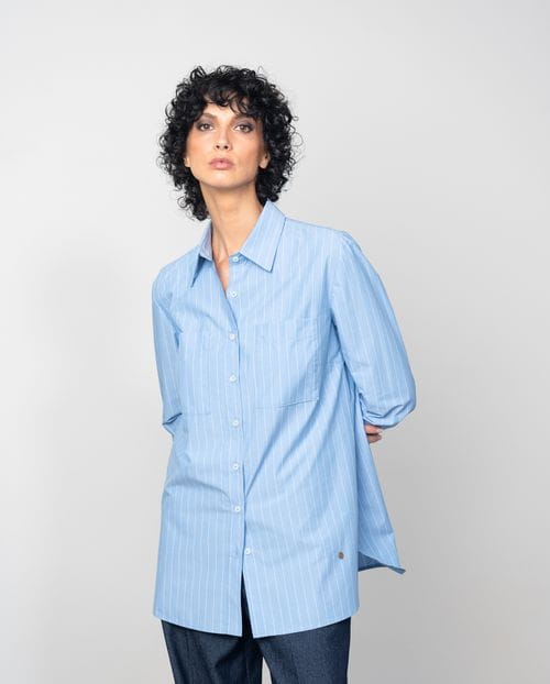 Blusón largo en popelín de algodón azul con raya diplomática