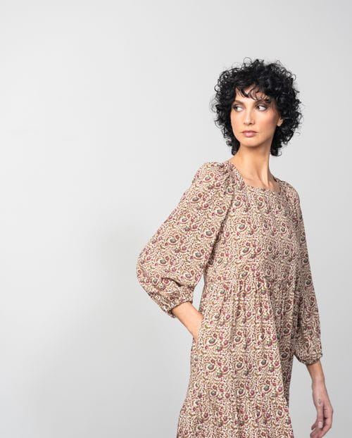 Vestido largo fruncido en viscosa estampada