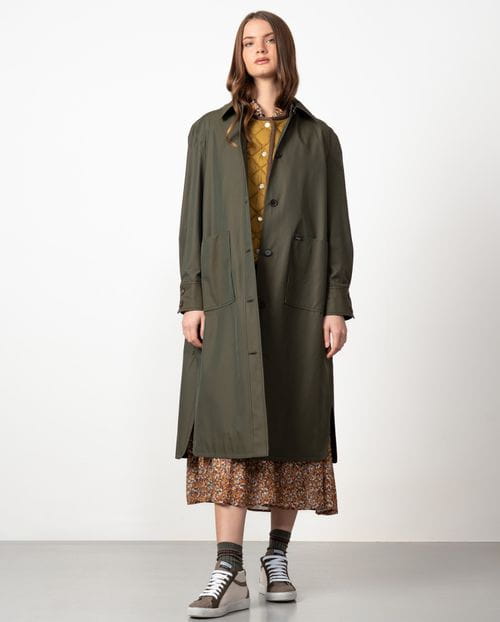 <p>Gabardina larga con capucha desmontable en sarga de algodón repelente al agua</p>