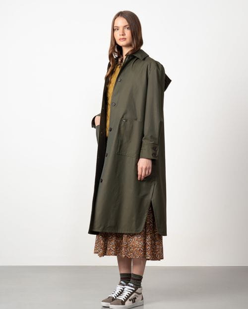 <p>Gabardina larga con capucha desmontable en sarga de algodón repelente al agua</p>