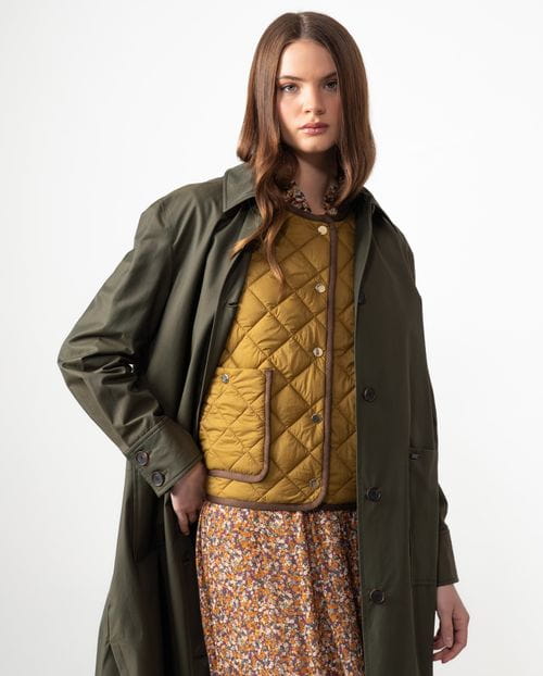 <p>Gabardina larga con capucha desmontable en sarga de algodón repelente al agua</p>