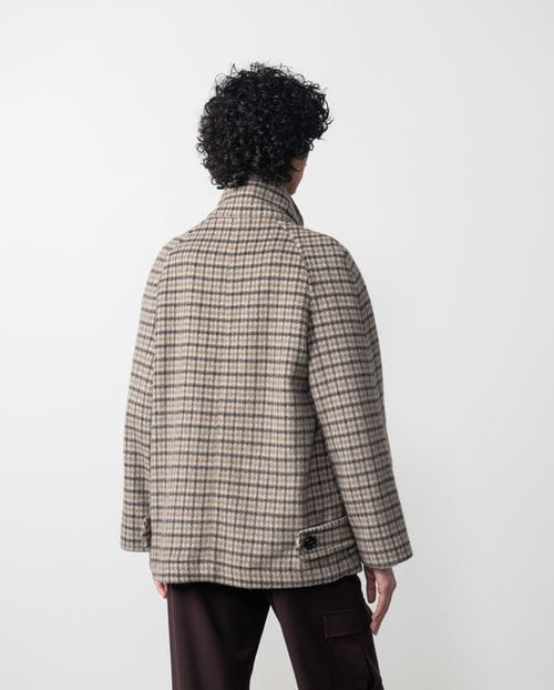 Chaquetón de cuello chimenea en lana de cuadros de doble faz