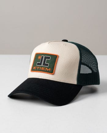 ´Baseball style´ mesh and cotton cap with embroidered logo label on the front