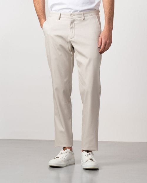 Pantalón sport chino slim fit en microestructura de algodón elástico