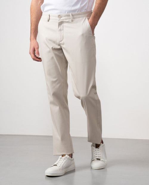 Pantalón sport chino slim fit en microestructura de algodón elástico