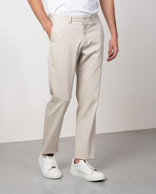 Pantalón sport chino slim fit en microestructura de algodón elástico
