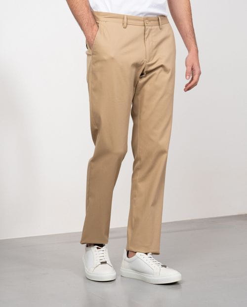 Pantalón sport chino slim fit en microestructura de algodón elástico