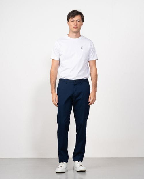 <p>Pantalón sport chino slim fit en microestructura de algodón elástico</p>
