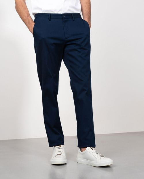 Pantalón sport chino slim fit en microestructura de algodón elástico