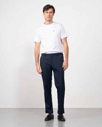 Pantalón sport de cordón y goma en la cintura realizado en canutillo técnico elástico