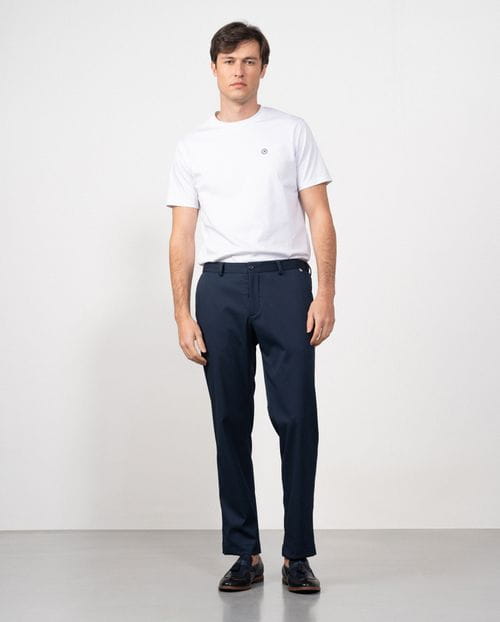 Pantalón sport de cordón y goma en la cintura realizado en tejido técnico elástico