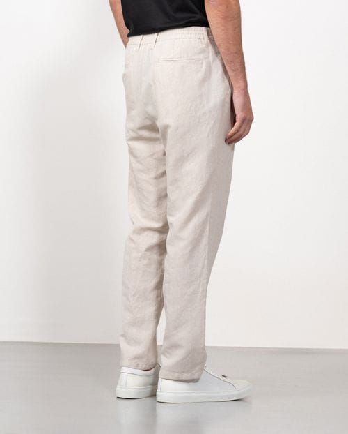 Pantalón sport de cordón y goma en la cintura realizado en tejido rústico lino/algodón