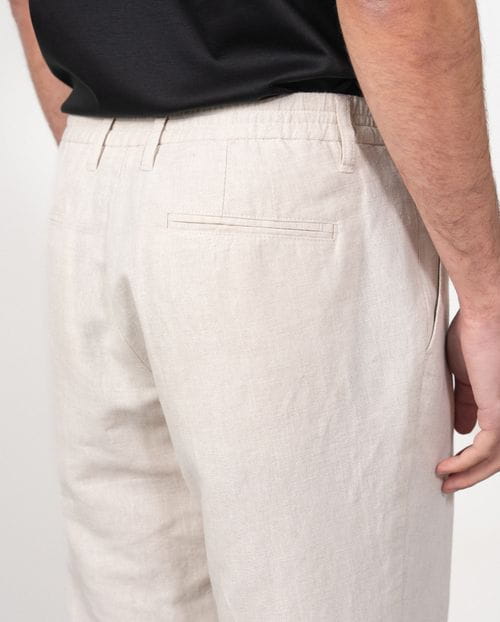 Pantalón sport de cordón y goma en la cintura realizado en tejido rústico lino/algodón