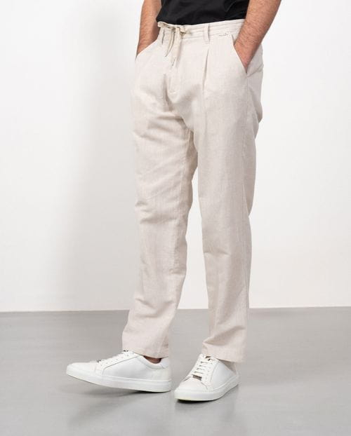 Pantalón sport de cordón y goma en la cintura realizado en tejido rústico lino/algodón