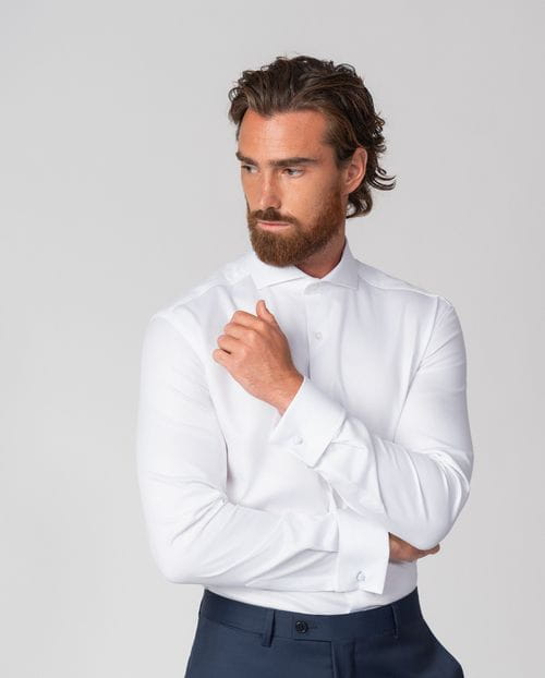 Formal slim shirt of microstructured cotton