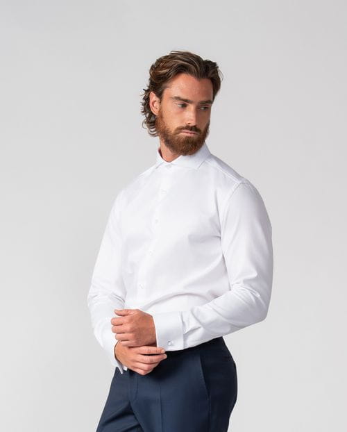 Formal slim shirt of microstructured cotton