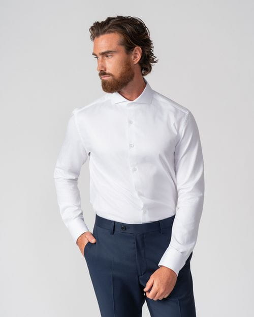 Formal slim shirt of microstructured cotton