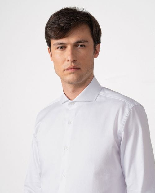 Formal slim shirt of microstructured cotton