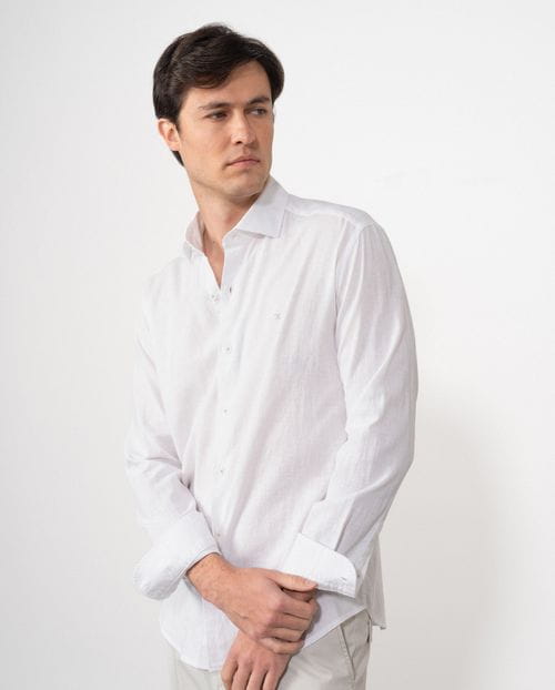 Camisa sport relaxed fit en un tejido liso de lino-algodón