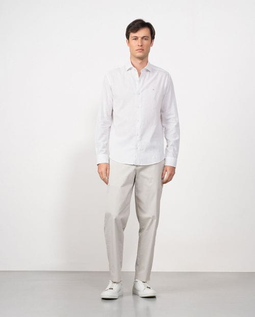 Camisa sport relaxed fit en un tejido liso de lino-algodón