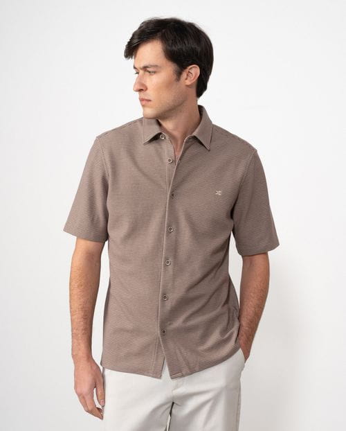 Camisa sport slim fit de punto fantasía en manga corta