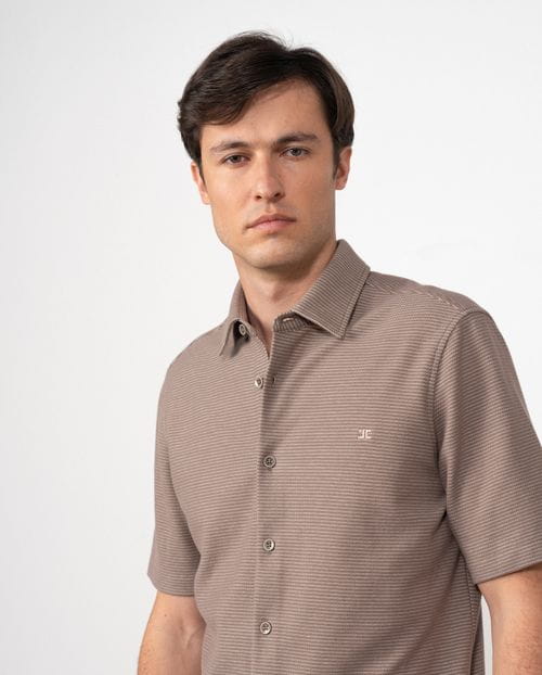 Camisa sport slim fit de punto fantasía en manga corta