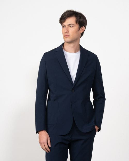 Americana slim fit sin forro y desestructurada realizada en seersucker elástico