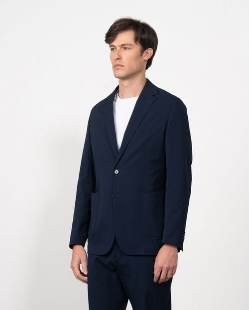 Americana slim fit sin forro y desestructurada realizada en seersucker elástico