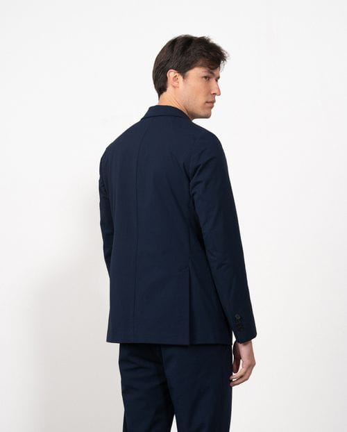 Americana slim fit sin forro y desestructurada realizada en seersucker elástico