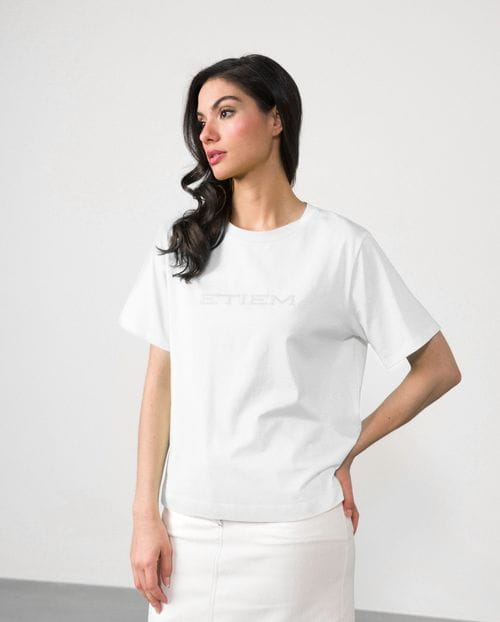Camiseta básica con logo de ETIEM bordado en delantero