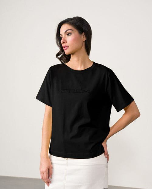 Camiseta básica con logo de ETIEM bordado en delantero