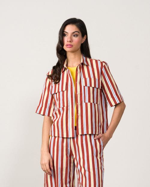 Camisa de manga corta estilo 'retro' en viscosa de rayas